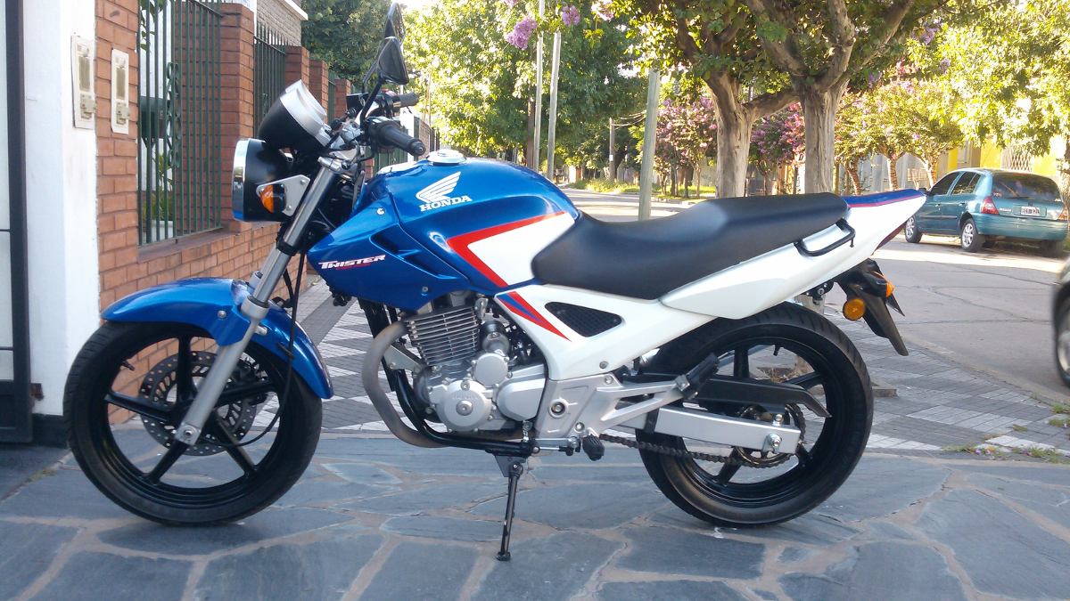 excelente-honda-twister-250-blanco-y-azul-2014-23115-MLA20241784402_022015-F.jpg