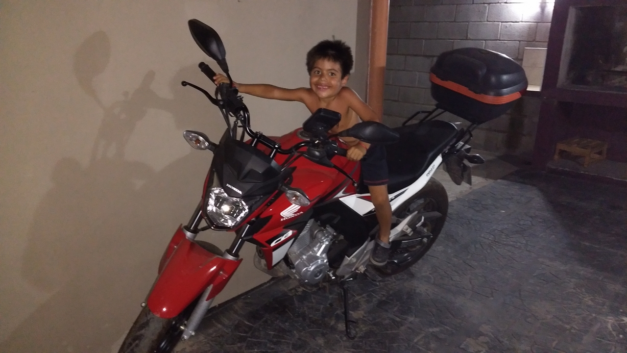 Fabricio en moto.jpg