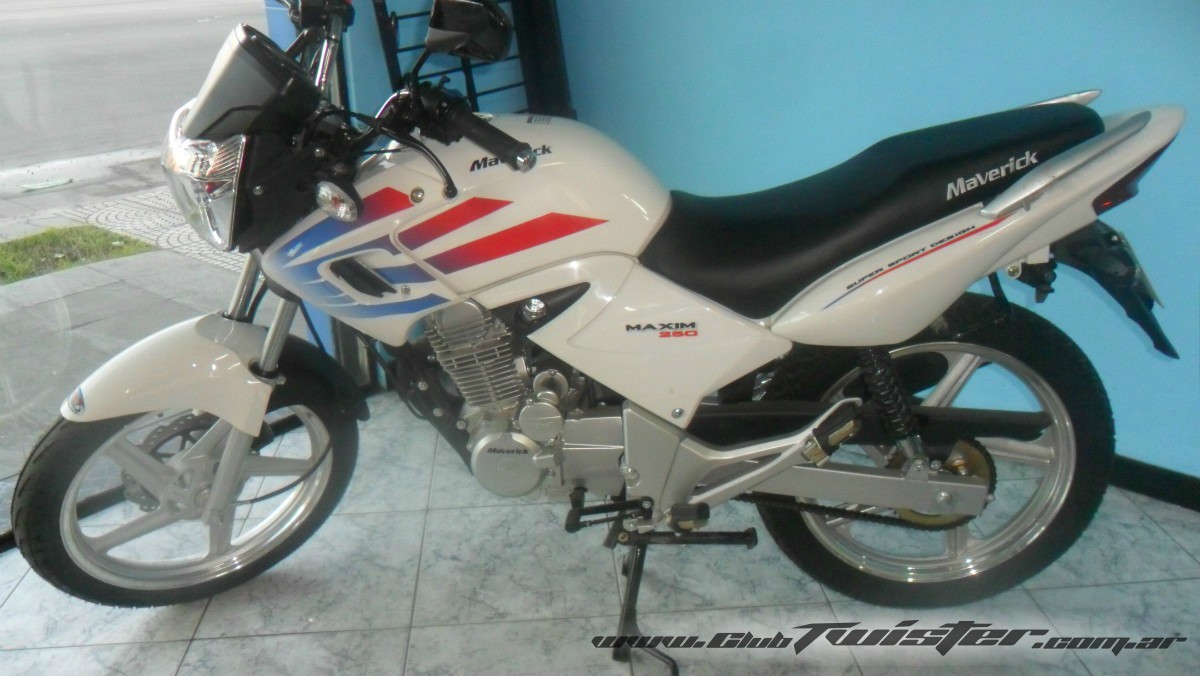 Motomel Sirius 200 copia de la FZ16
