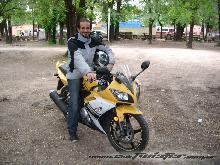 Hola gente !!! me presento c/una Yamaha R15